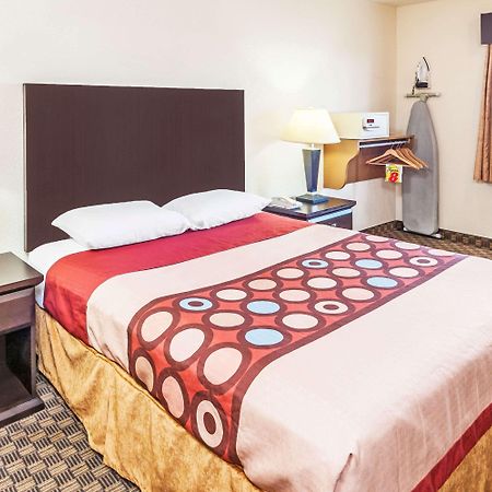 Super 8 By Wyndham Calgary/Airport Hotel Eksteriør billede