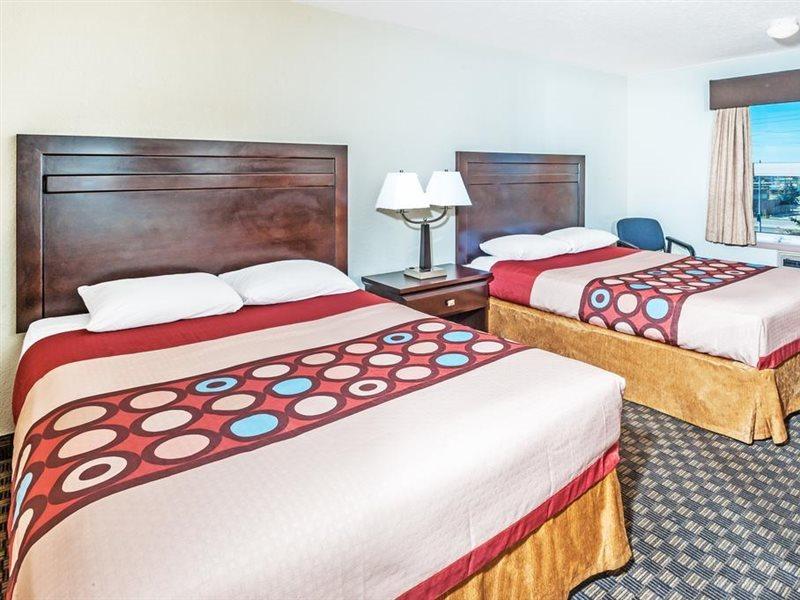 Super 8 By Wyndham Calgary/Airport Hotel Eksteriør billede