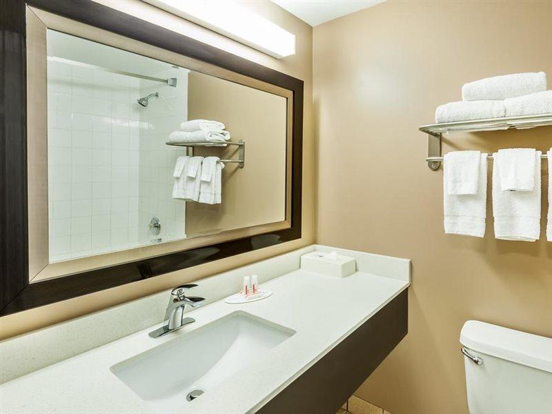 Super 8 By Wyndham Calgary/Airport Hotel Eksteriør billede