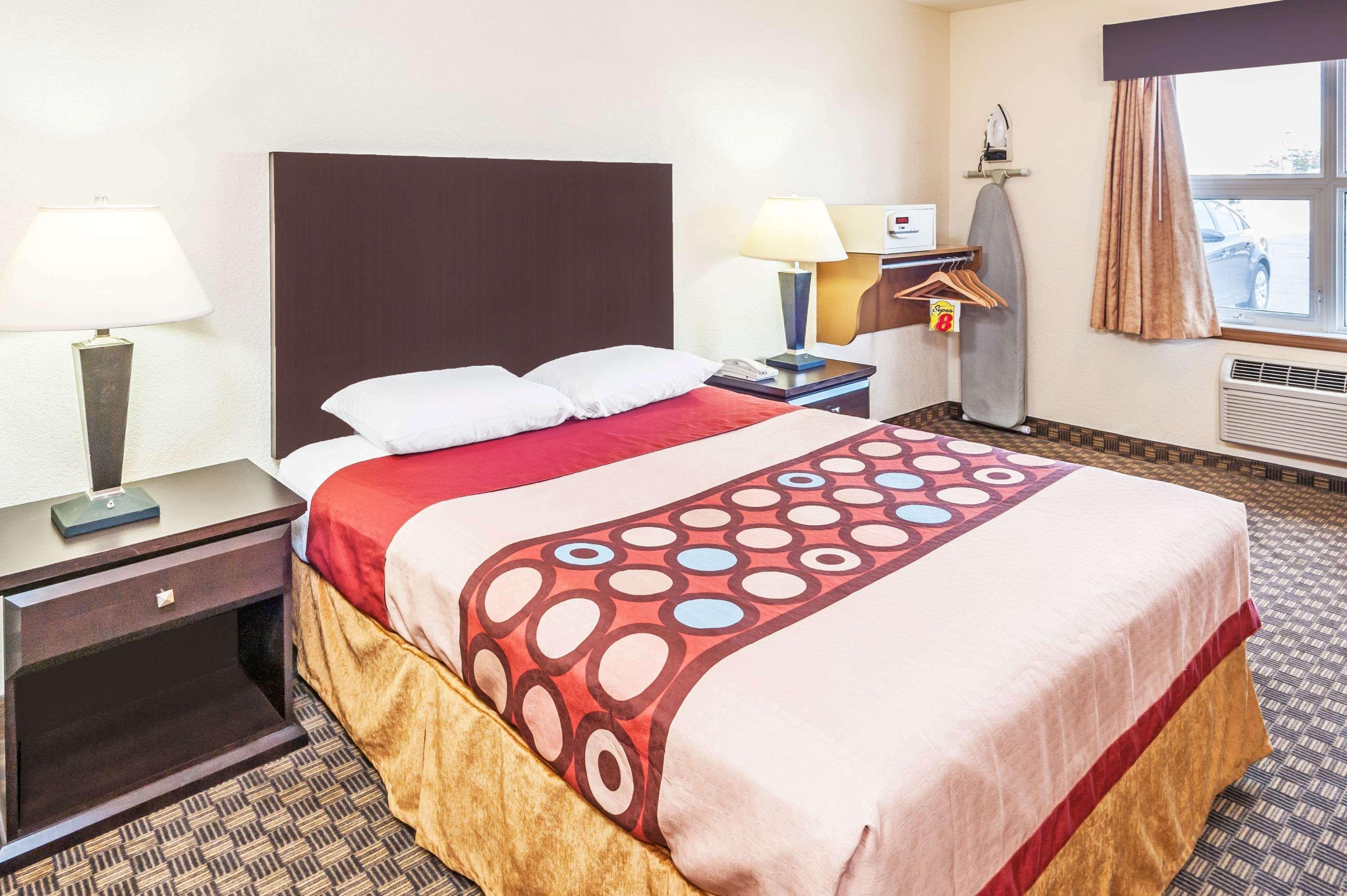 Super 8 By Wyndham Calgary/Airport Hotel Eksteriør billede