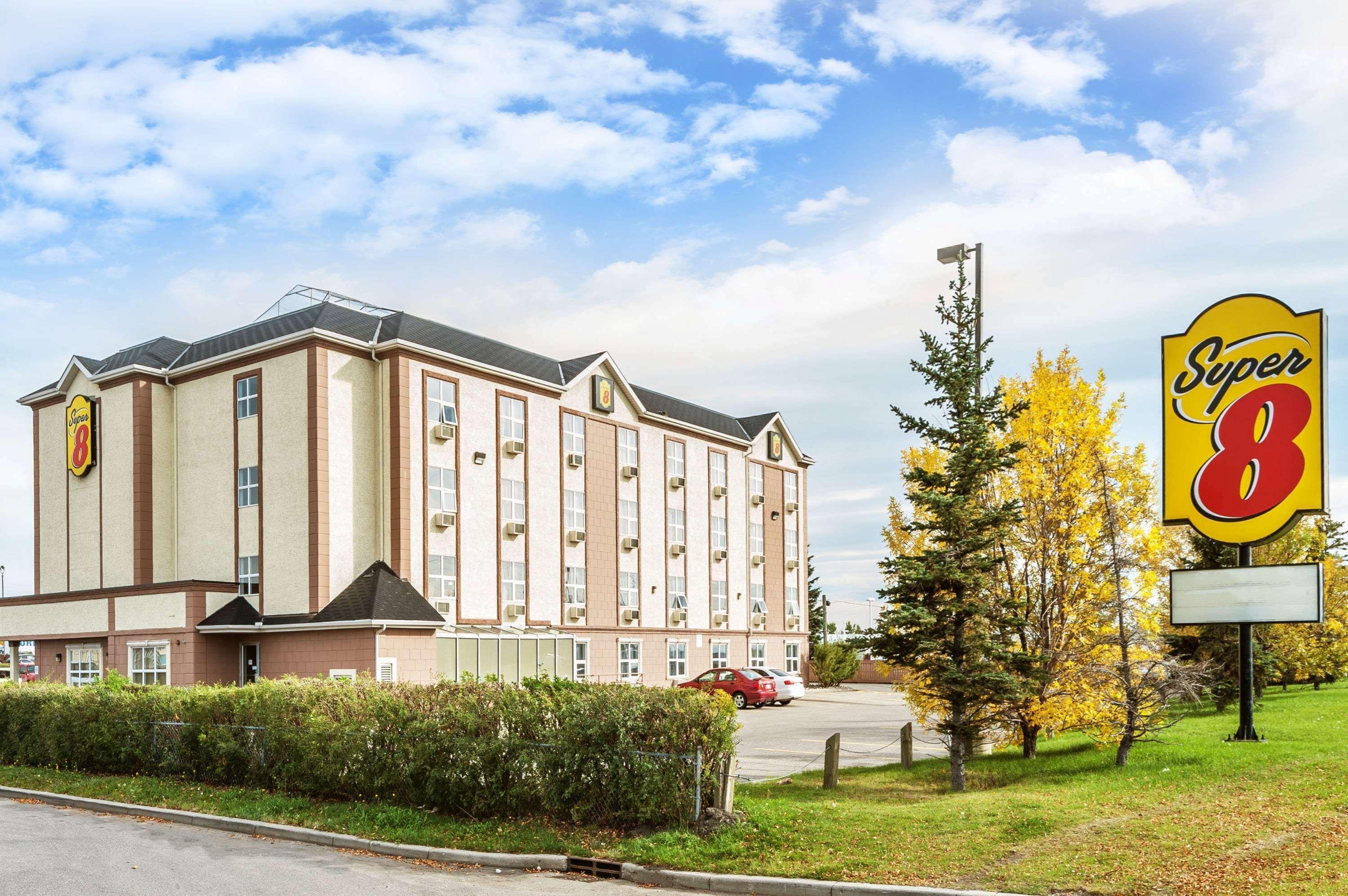 Super 8 By Wyndham Calgary/Airport Hotel Eksteriør billede