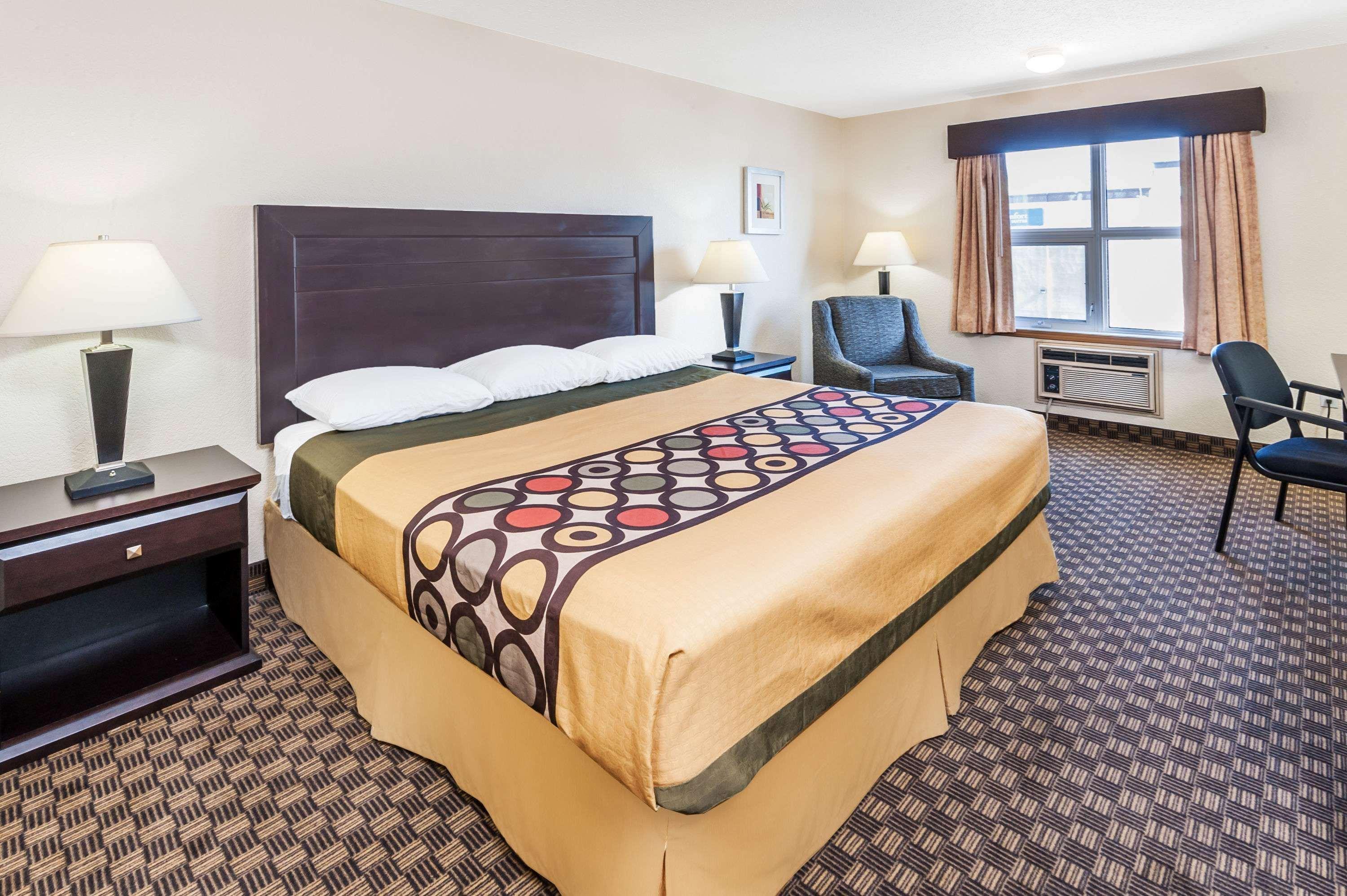 Super 8 By Wyndham Calgary/Airport Hotel Eksteriør billede