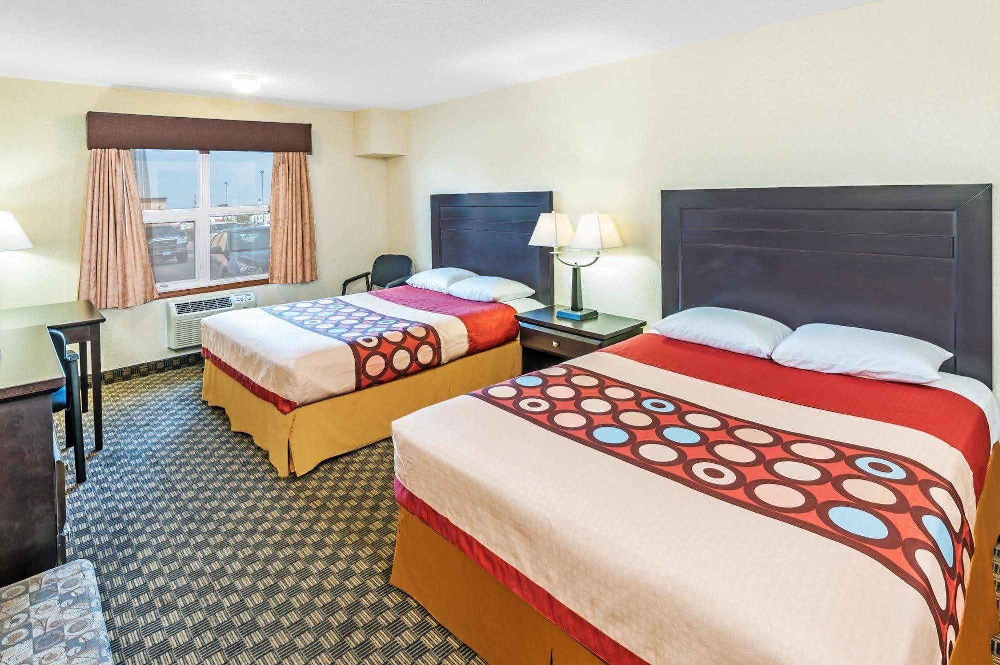 Super 8 By Wyndham Calgary/Airport Hotel Eksteriør billede
