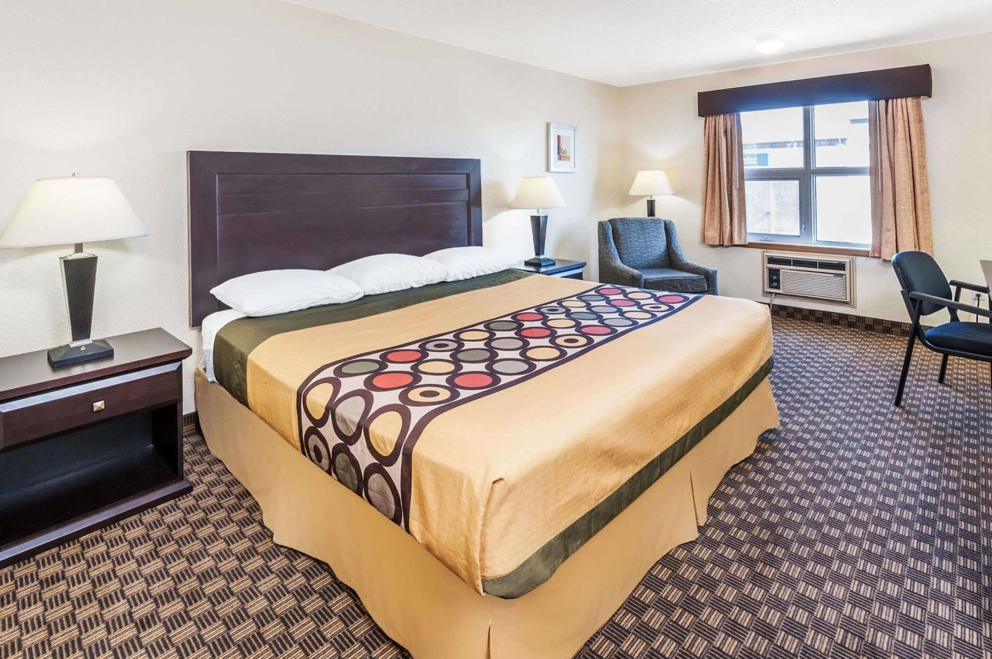 Super 8 By Wyndham Calgary/Airport Hotel Eksteriør billede